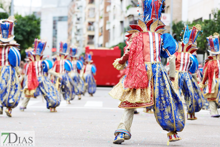 Disfruta de los mejores planos generales del desfile del Carnaval de Badajoz 2024