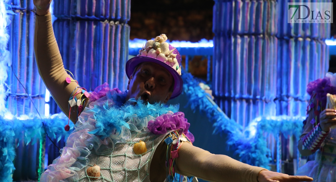 Las calles de Badajoz se llenan para vivir el segundo viernes de Carnaval