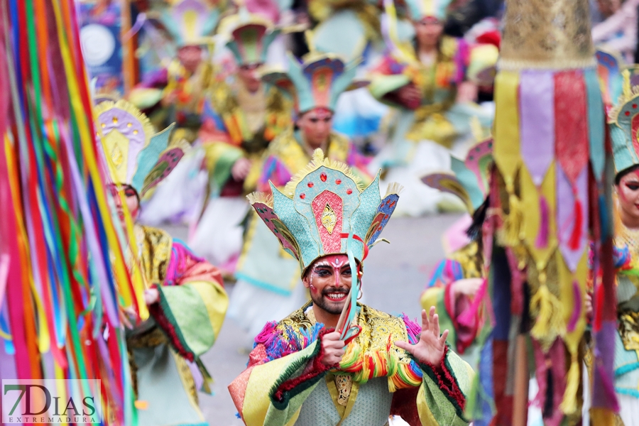 Disfruta de los mejores planos generales del desfile del Carnaval de Badajoz 2024