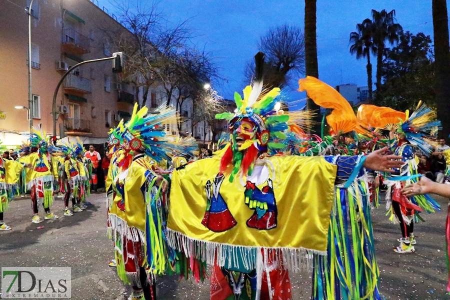 Disfruta de los mejores planos generales del desfile del Carnaval de Badajoz 2024