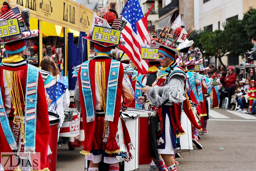 Disfruta de los mejores planos generales del desfile del Carnaval de Badajoz 2024