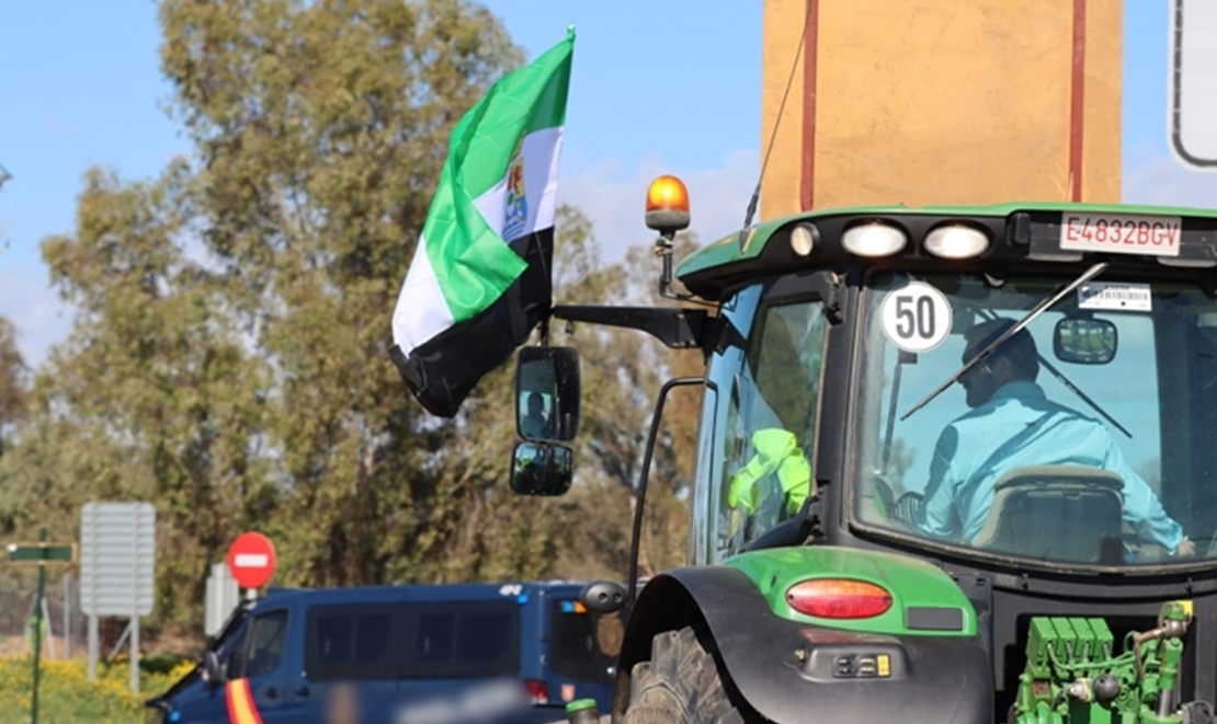 Continúan los cortes de carreteras en Extremadura
