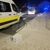 Destroza parte del recién estrenado entorno de la calle Eulogio González de Plasencia