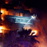 Badajoz se suma al minuto de silencio por las víctimas y afectados por el incendio de Valencia