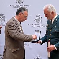 Condecorado tras dedicar parte de su vida a la Seguridad Vial en Extremadura