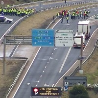 Numerosas carreteras cortadas por los tractores este viernes en Extremadura