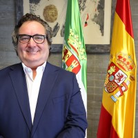 Piden el cese inmediato del director general de Infraestructuras Rurales por incompatibilidad