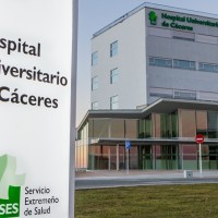 Un joven en estado grave tras accidentarse en Cáceres