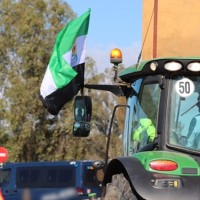 Continúan los cortes de carreteras en Extremadura