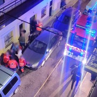 Los bomberos acuden a un incendio en la barriada de Antonio Domínguez (BA)