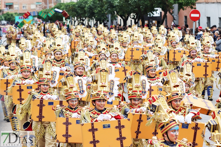 Disfruta de los mejores planos generales del desfile del Carnaval de Badajoz 2024