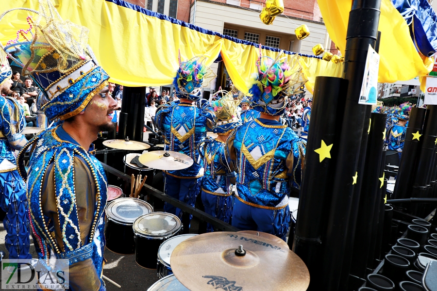 Disfruta de los mejores planos generales del desfile del Carnaval de Badajoz 2024