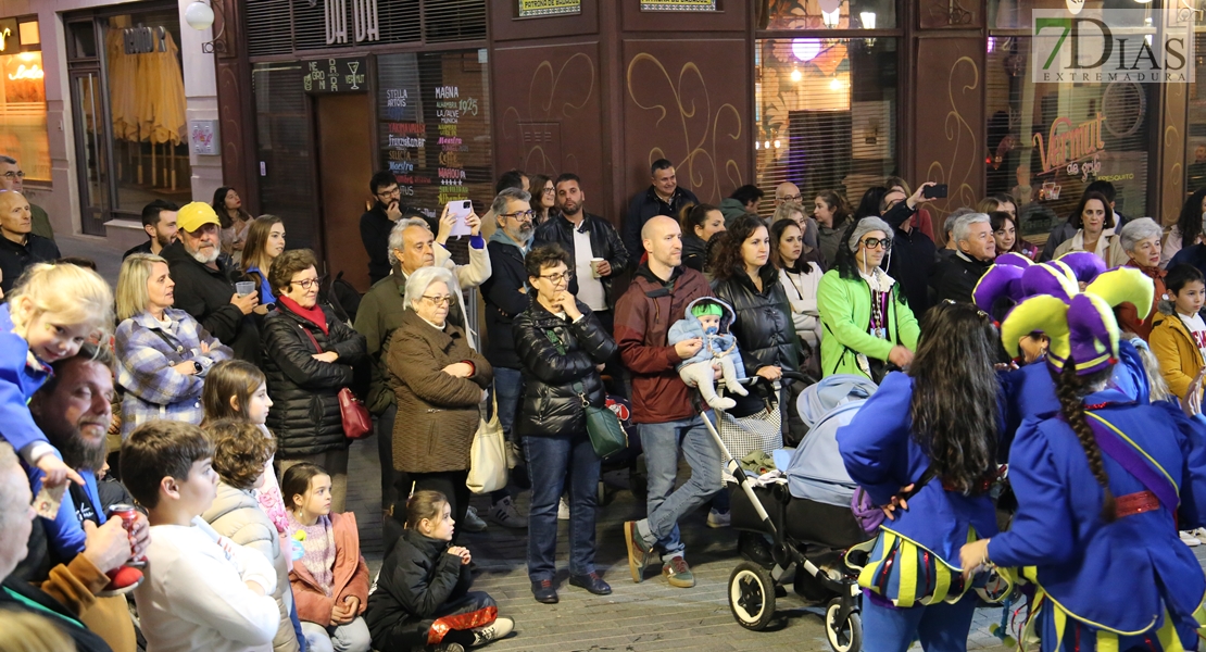 Las calles de Badajoz se llenan para vivir el segundo viernes de Carnaval