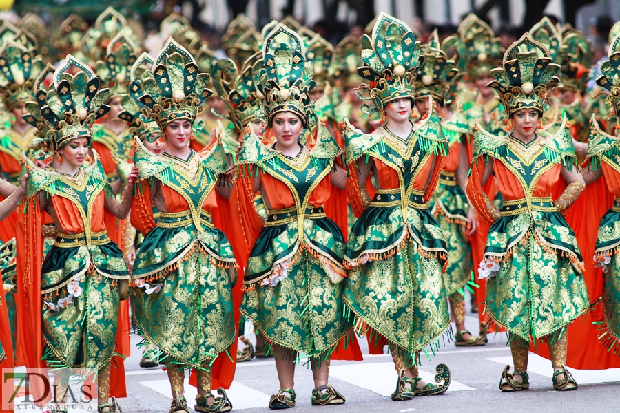 Disfruta de los mejores planos generales del desfile del Carnaval de Badajoz 2024