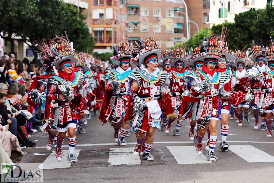 Disfruta de los mejores planos generales del desfile del Carnaval de Badajoz 2024