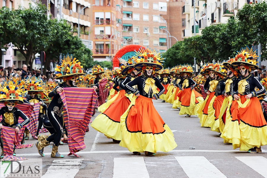 Disfruta de los mejores planos generales del desfile del Carnaval de Badajoz 2024