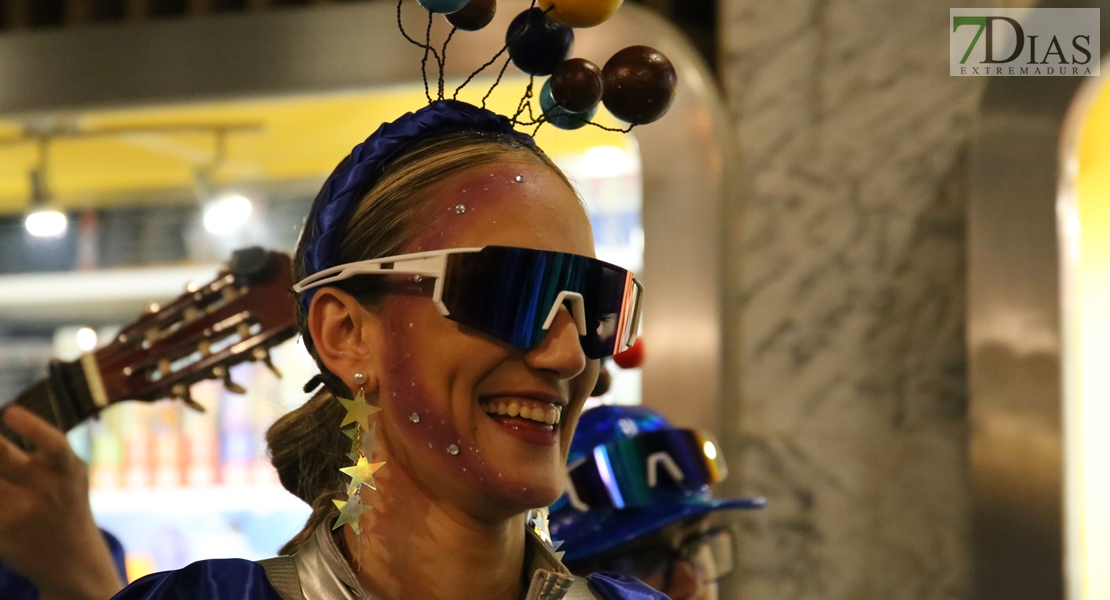 Las calles de Badajoz se llenan para vivir el segundo viernes de Carnaval