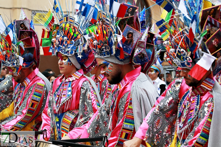 Disfruta de los mejores planos generales del desfile del Carnaval de Badajoz 2024