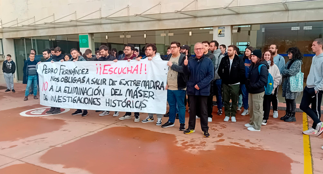 No permitirán recortes en la UEx: "Somos estudiantes de Historia, y lucharemos por ella"