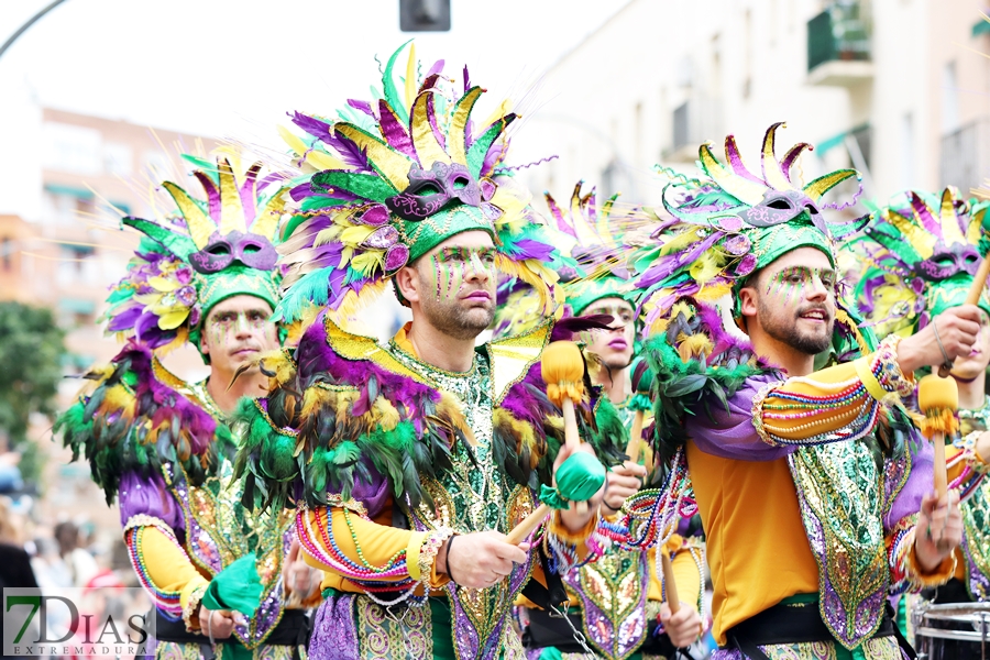 Disfruta de los mejores planos generales del desfile del Carnaval de Badajoz 2024