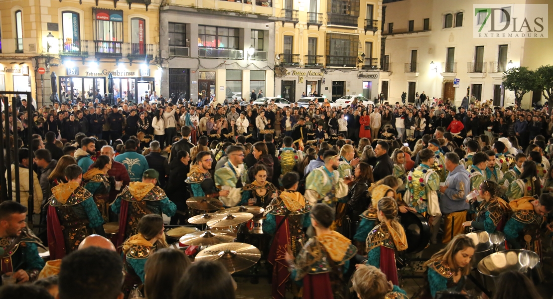 Las calles de Badajoz se llenan para vivir el segundo viernes de Carnaval