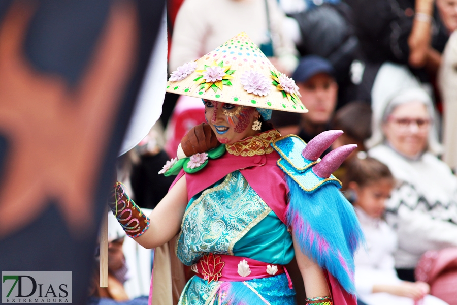 Disfruta de los mejores planos generales del desfile del Carnaval de Badajoz 2024