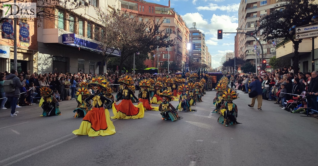 El buen tiempo hace disfrutar a multitud de público del desfile infantil del Carnaval de Badajoz