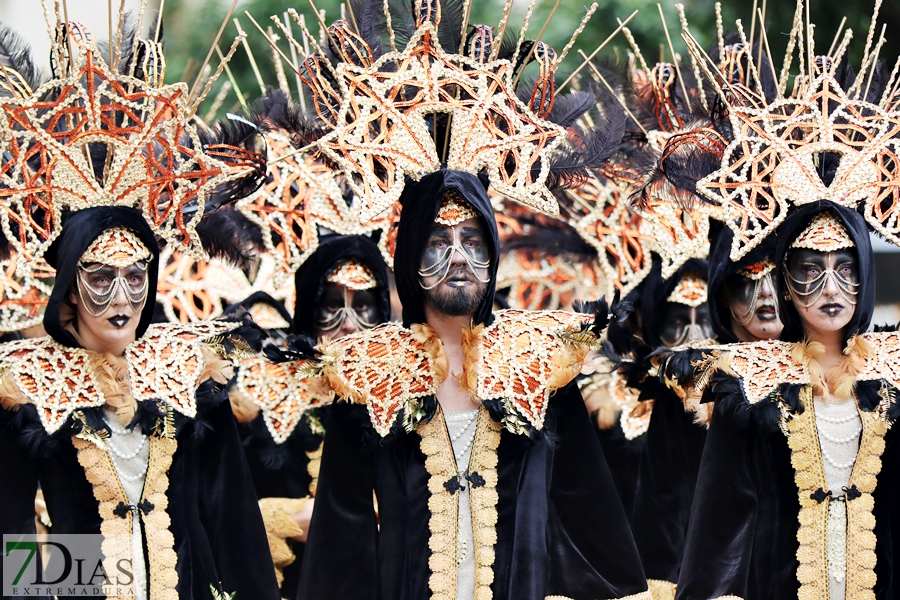 Disfruta de los mejores planos generales del desfile del Carnaval de Badajoz 2024