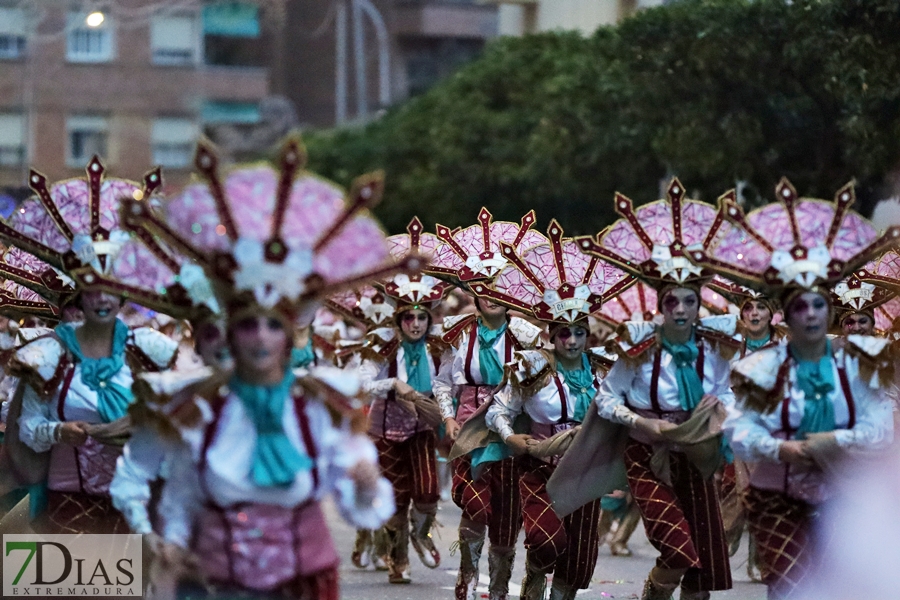 Disfruta de los mejores planos generales del desfile del Carnaval de Badajoz 2024