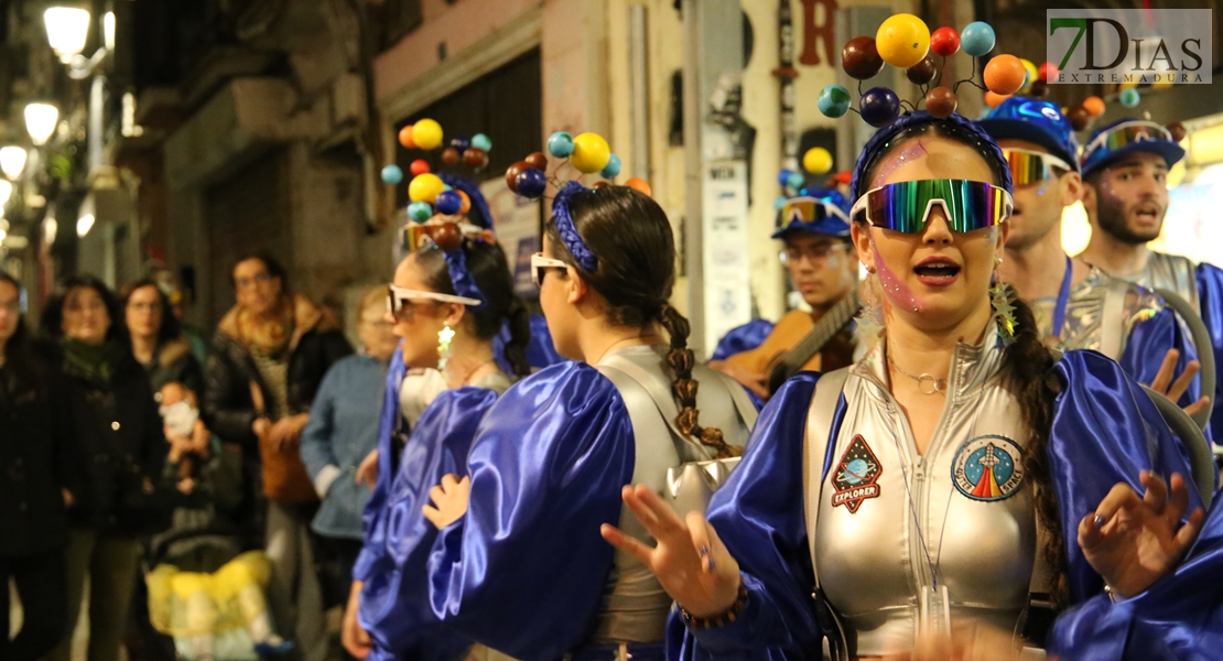 Las calles de Badajoz se llenan para vivir el segundo viernes de Carnaval