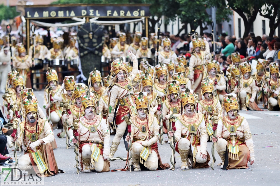 Disfruta de los mejores planos generales del desfile del Carnaval de Badajoz 2024