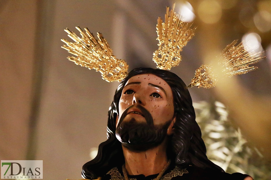 Emotivo Lunes Santo en Badajoz: La Oración en el Huerto y María Santísima de los Dolores salieron a la calle