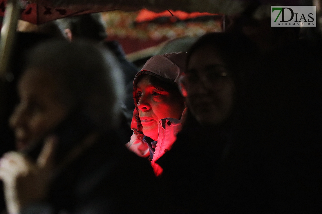 Miles de personas acuden a las puertas de San Agustín y la Ermita de la Soledad este Viernes Santo