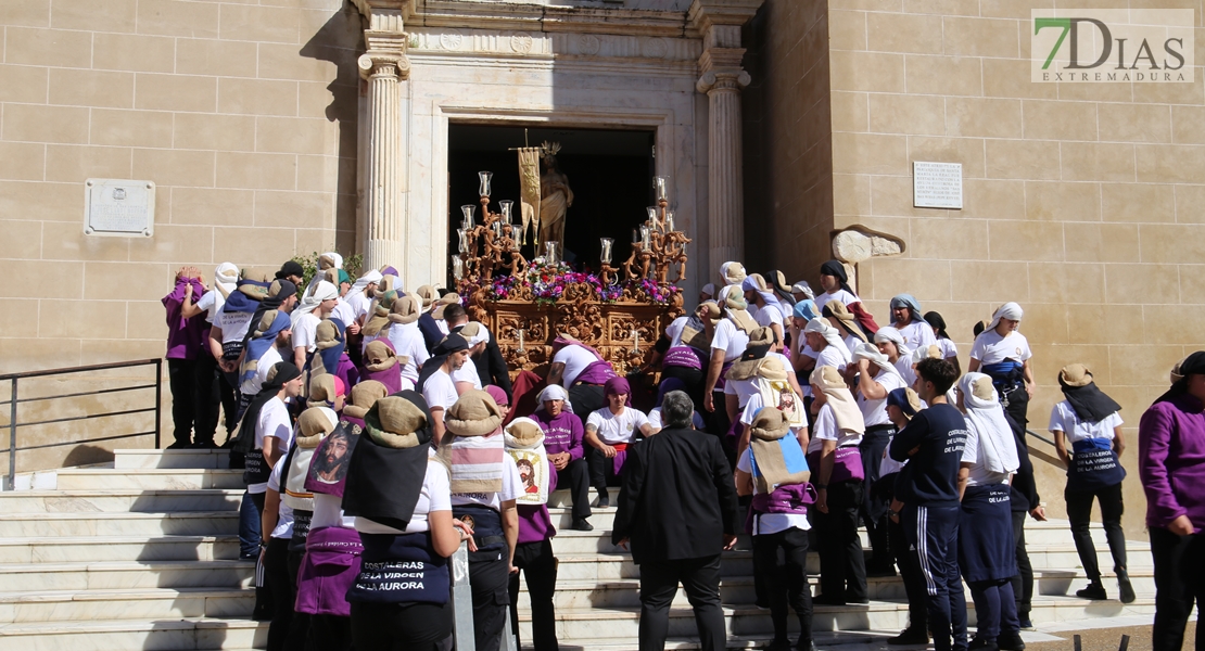 El Cristo Resucitado y la Virgen de la Aurora salen a las calles de Badajoz gracias al tiempo