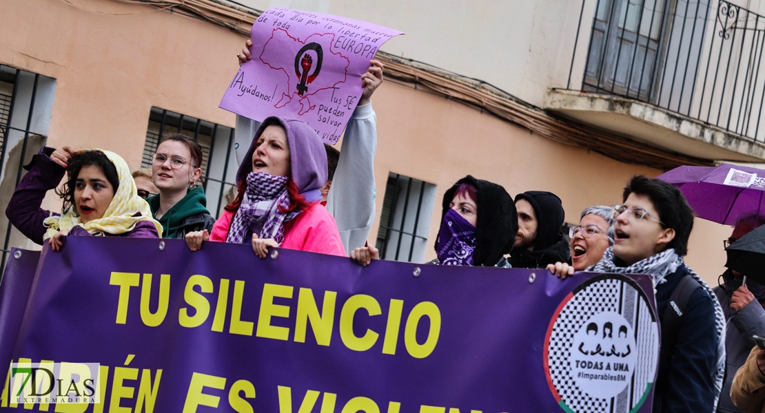 REPOR - La lluvia no frena la manifestación del 8M en Badajoz