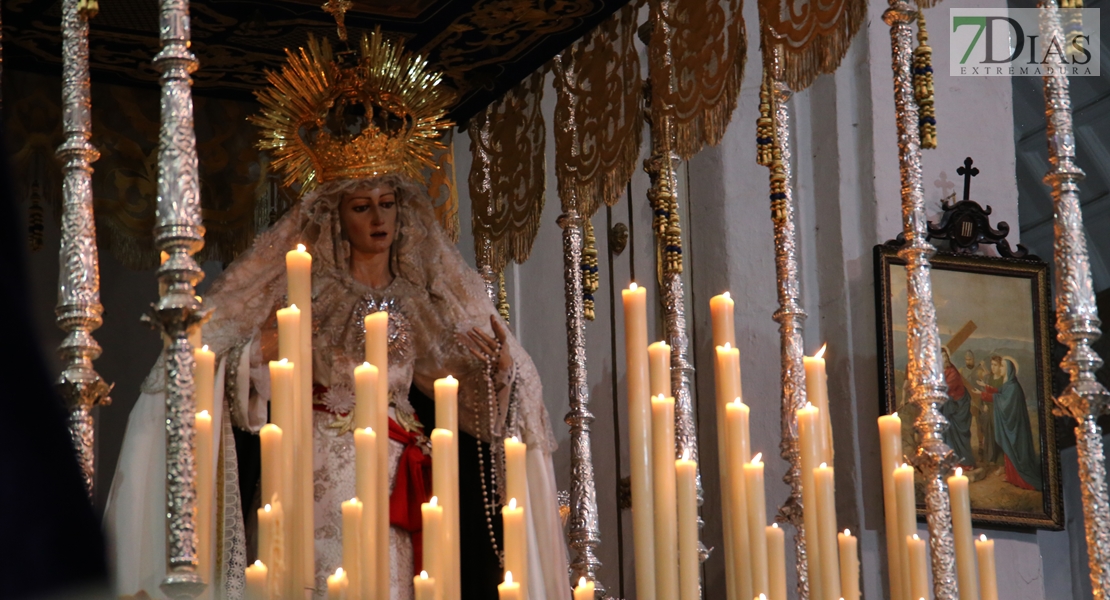 El Cristo Resucitado y la Virgen de la Aurora salen a las calles de Badajoz gracias al tiempo