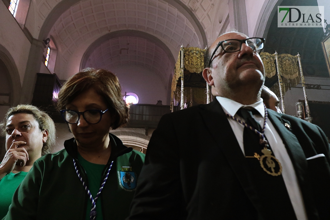 Miles de personas acuden a las puertas de San Agustín y la Ermita de la Soledad este Viernes Santo