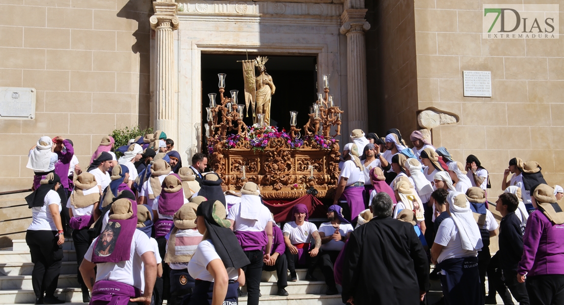 El Cristo Resucitado y la Virgen de la Aurora salen a las calles de Badajoz gracias al tiempo
