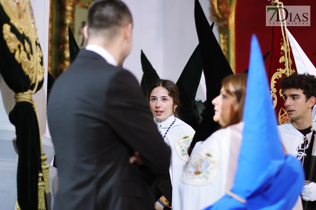 Miles de personas acuden a las puertas de San Agustín y la Ermita de la Soledad este Viernes Santo