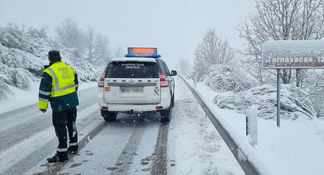 Carreteras cortadas este domingo por la nevada en Extremadura