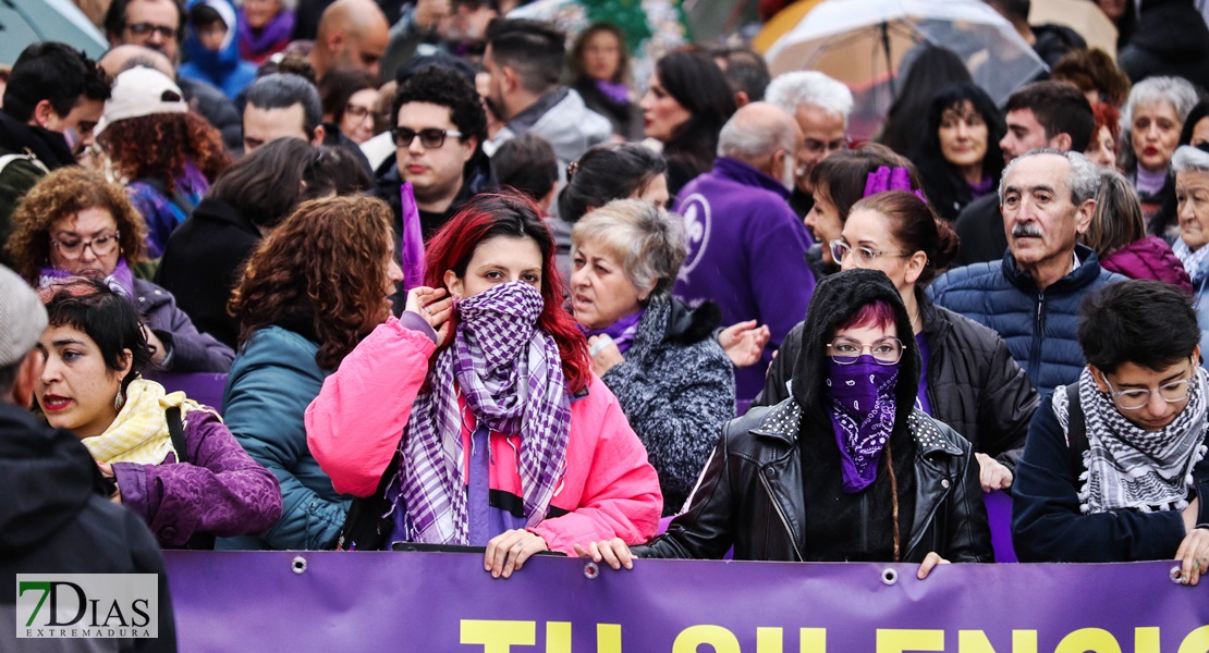 REPOR - La lluvia no frena la manifestación del 8M en Badajoz