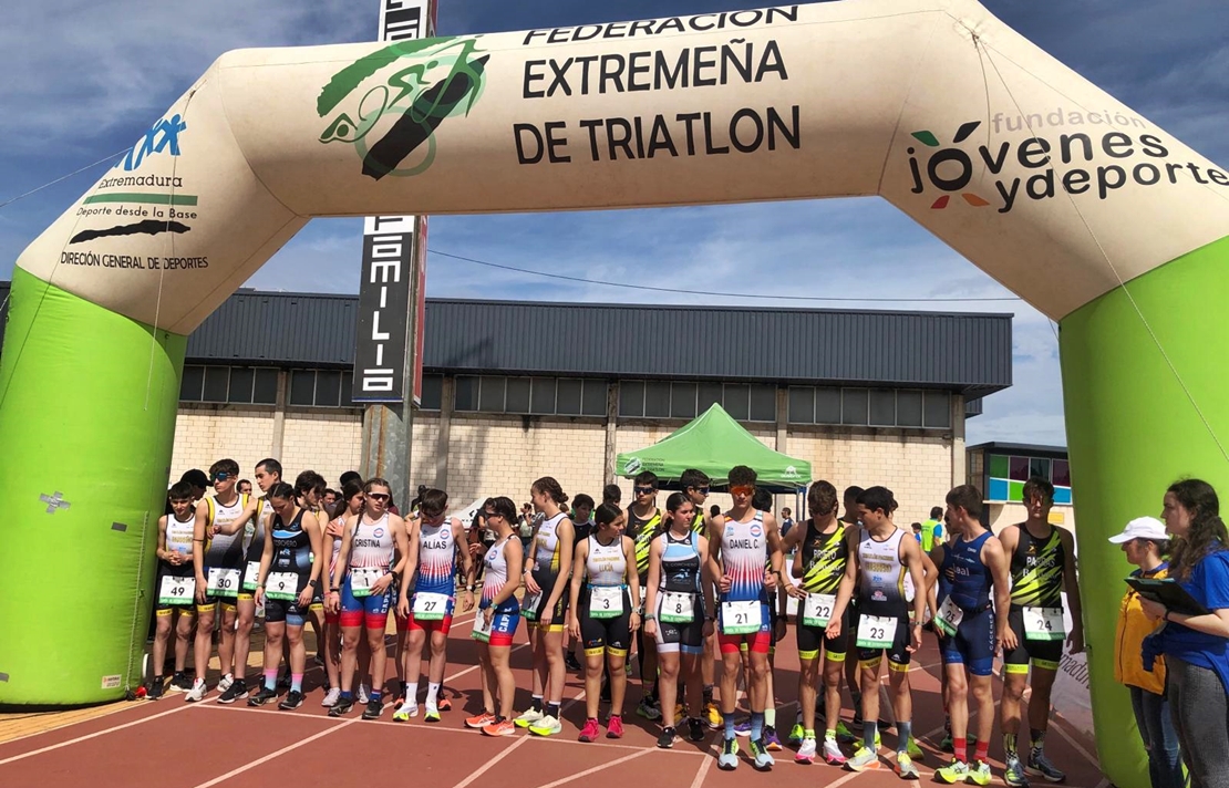 Un nutrido grupo de extremeños viaja al Campeonato de España de Duatlón