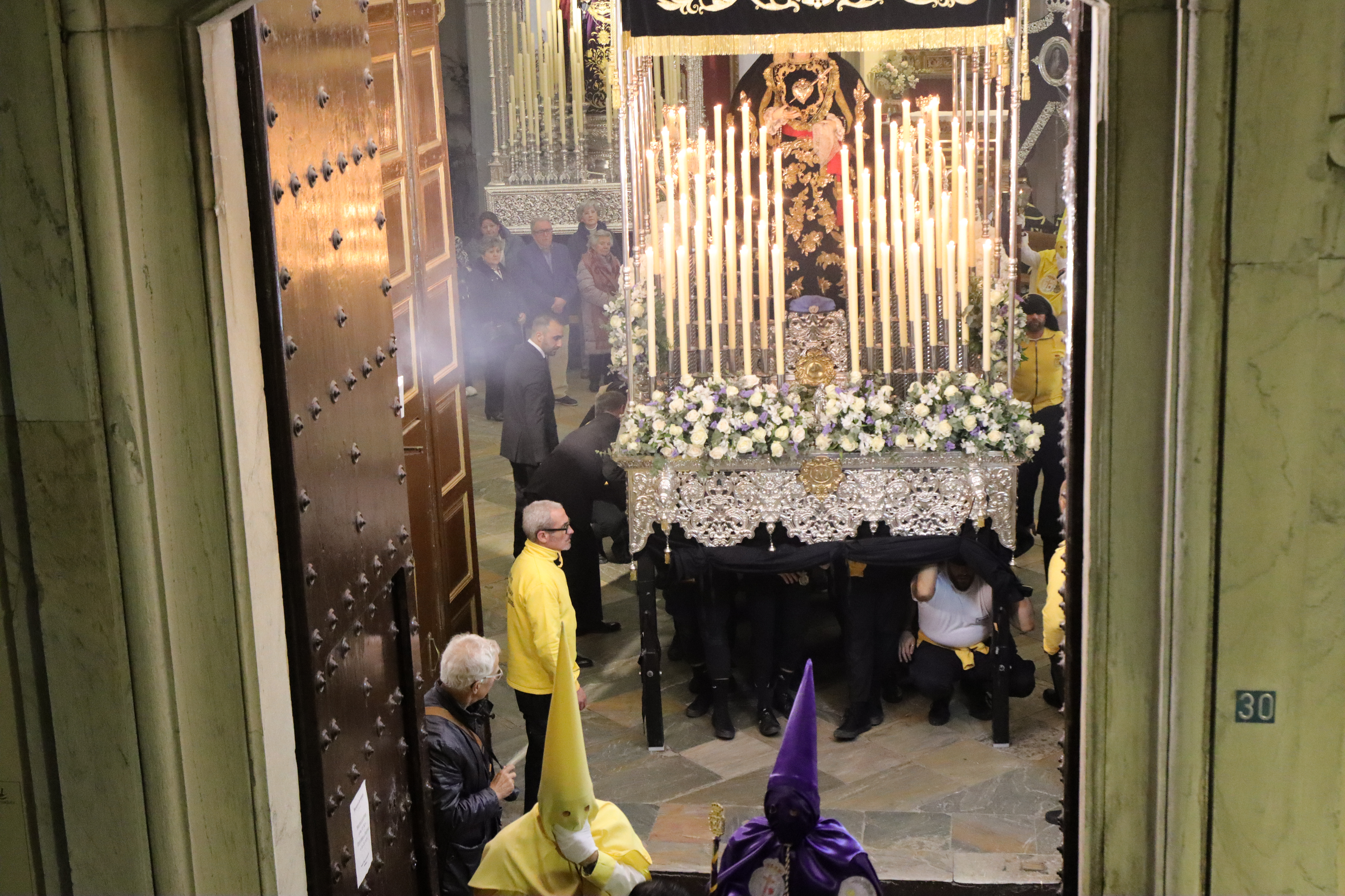 Emotivo Lunes Santo en Badajoz: La Oración en el Huerto y María Santísima de los Dolores salieron a la calle