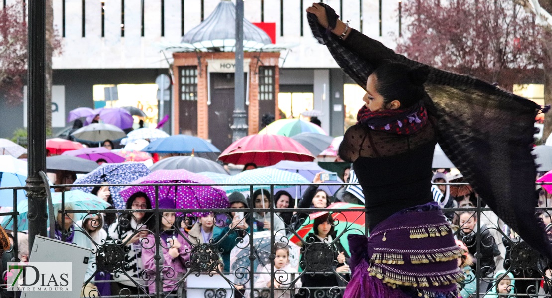 REPOR - La lluvia no frena la manifestación del 8M en Badajoz