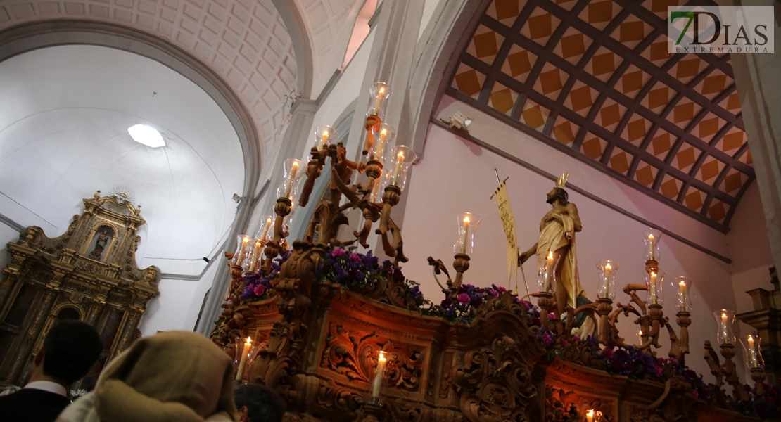 El Cristo Resucitado y la Virgen de la Aurora salen a las calles de Badajoz gracias al tiempo