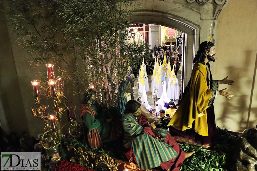 Emotivo Lunes Santo en Badajoz: La Oración en el Huerto y María Santísima de los Dolores salen a la calle