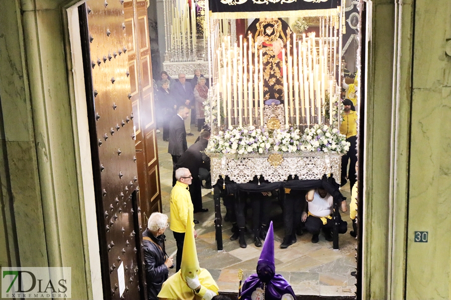 Emotivo Lunes Santo en Badajoz: La Oración en el Huerto y María Santísima de los Dolores salieron a la calle