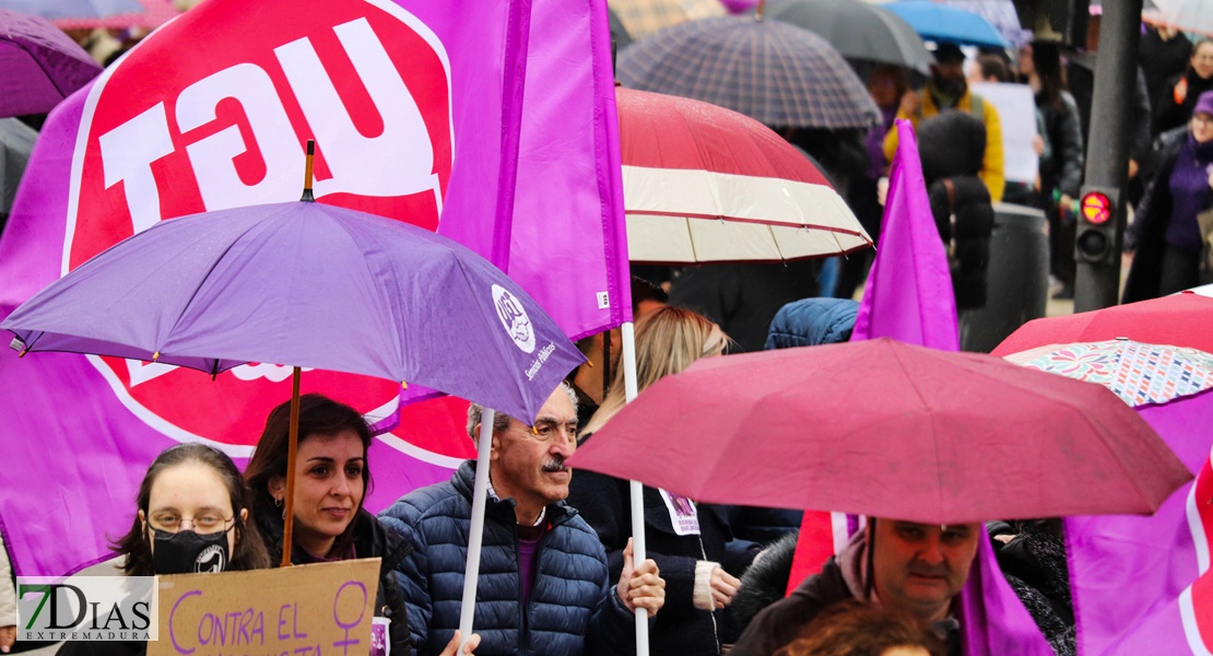 REPOR - La lluvia no frena la manifestación del 8M en Badajoz