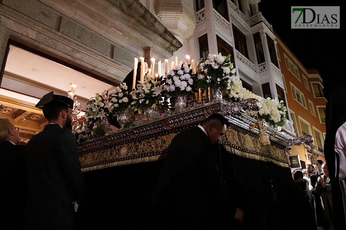 Miles de personas acuden a las puertas de San Agustín y la Ermita de la Soledad este Viernes Santo