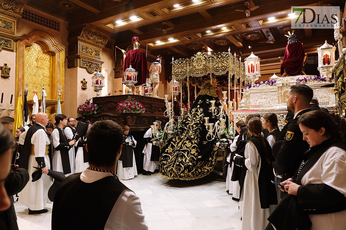 Un Jueves Santo pasado por agua y lágrimas en Badajoz